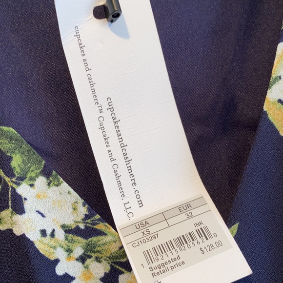 Cupcakes and Cashmere Dorene floral romper NWT XS - Picture 3 of 10
